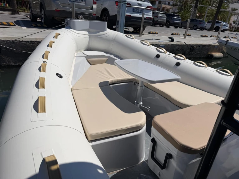 RIB hire in Alcúdia - Zodiac Hurricane 733