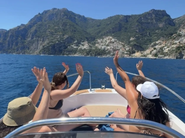 Hire Motorboat Idea Marine with a boat licence