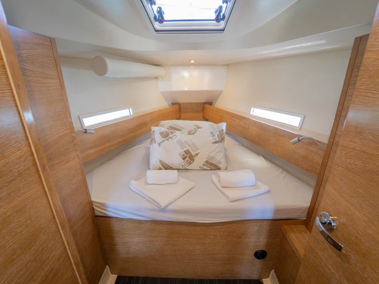Charter a Salona Salona 380 in Kaštela on Samboat