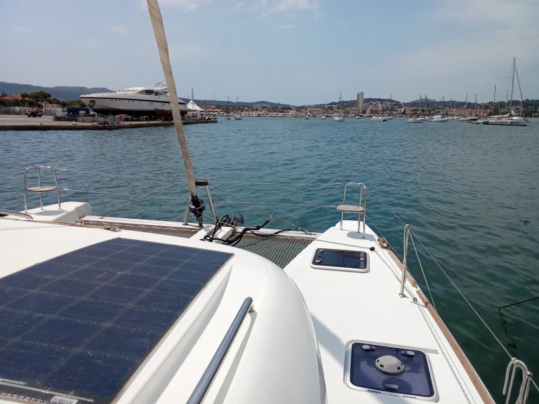 Yacht charter Port de Hyères (St Pierre) - Lagoon Lagoon 42 on SamBoat