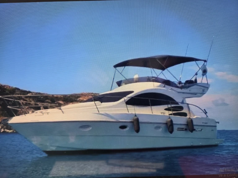 Hire Motorboat Sealine with a boat licence