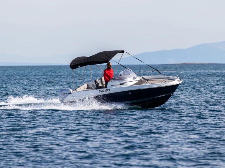 Motorboat to hire Pula at the best price