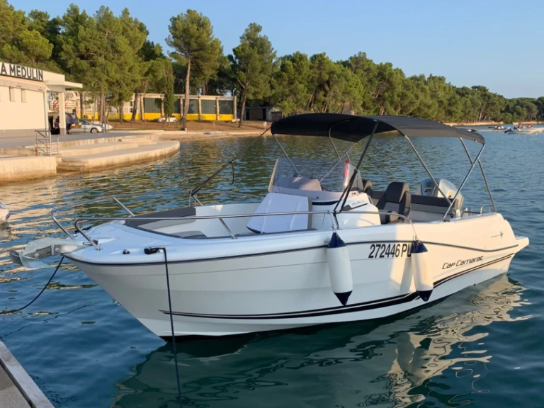 Yacht hire Pula cheap Cap Camarat 6.5 CC
