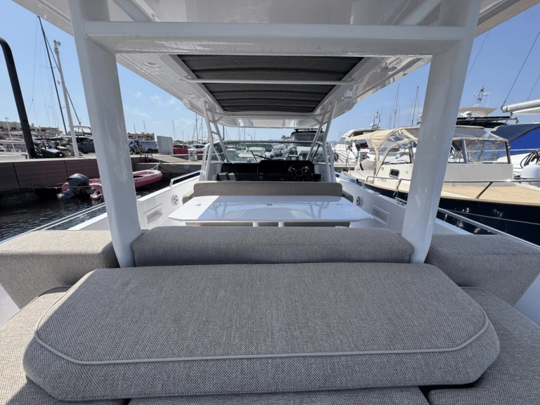 Hire Motorboat Axopar with a boat licence