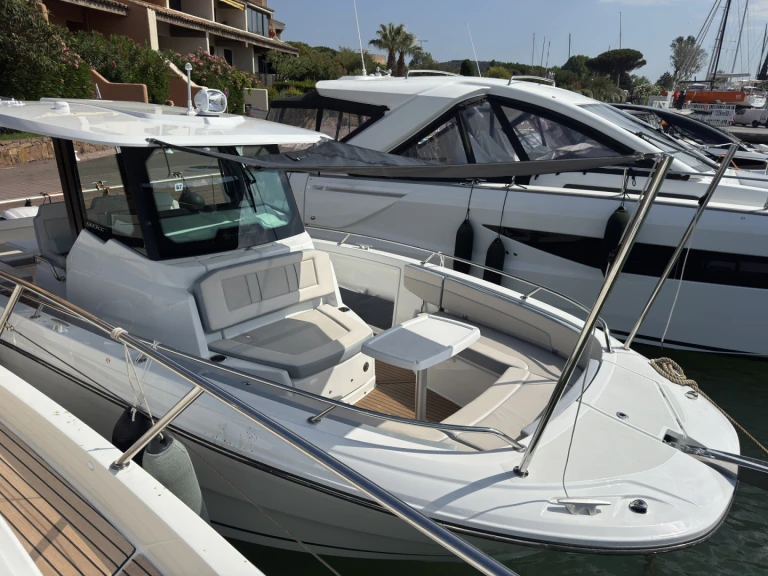 Charter a Jeanneau Cap Camarat 9.0 CC in Cogolin on Samboat