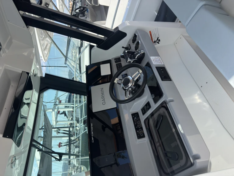 Hire Motorboat with or without skipper Jeanneau Cogolin