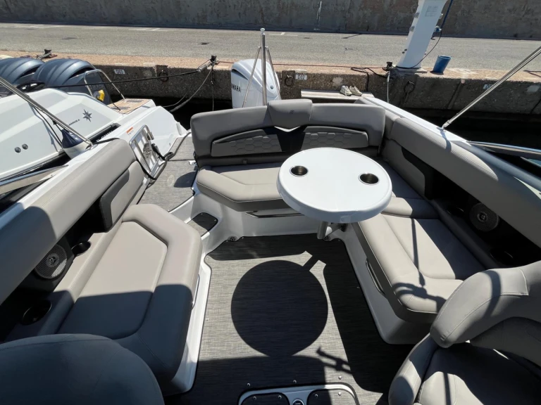 Yacht charter Cogolin - Four Winns HD5 on SamBoat
