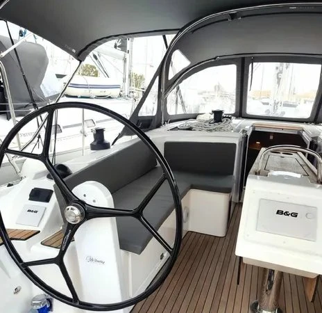 Hire Sailboat Bavaria with a boat licence