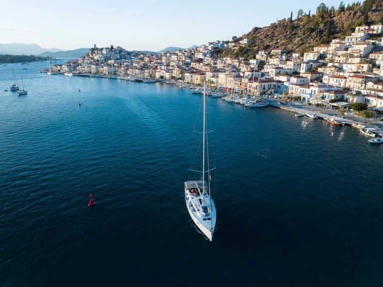 Sailboat hire in Gouvia - Bavaria Cruiser 46