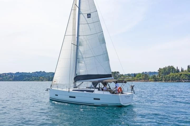 Sailboat hire in Ávdira - Dufour Dufour 430