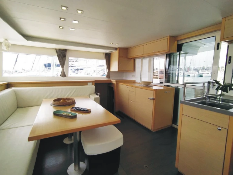 Yacht hire Alimos cheap Lagoon 450 F
