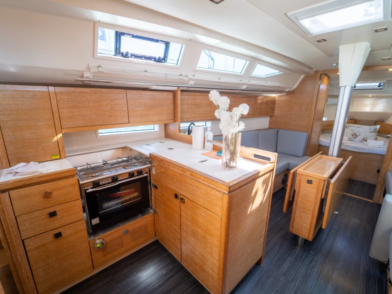 Yacht hire Kaštela cheap Salona 380