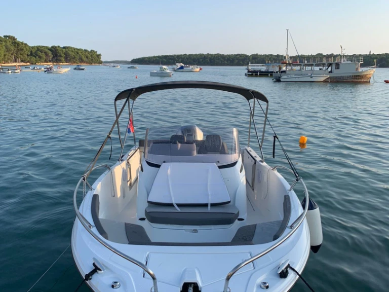 Motorboat to hire Pula at the best price