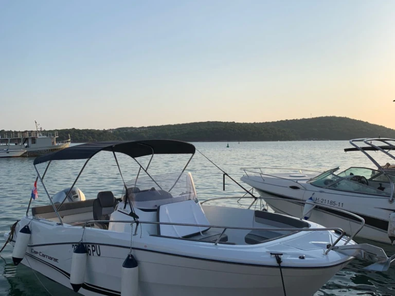 Yacht charter Pula - Jeanneau Cap Camarat 6.5 CC on SamBoat
