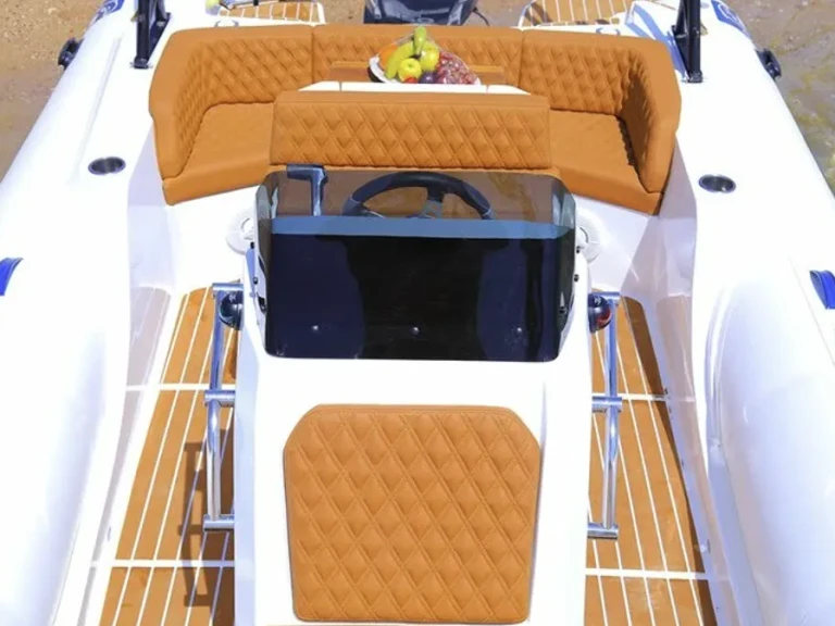 Yacht hire Pula cheap Viga Luxury 650