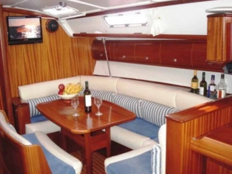 Sailboat to hire Ávdira at the best price