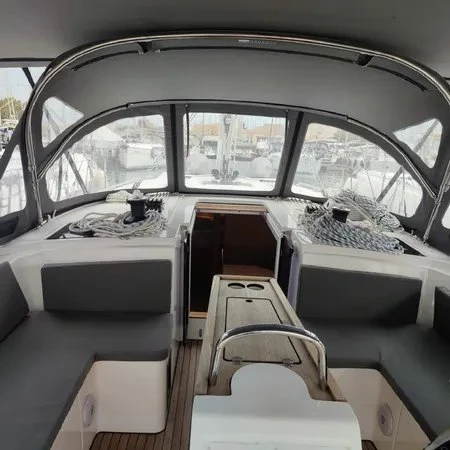 Hire a Bavaria Bavaria C42 Lefkáda