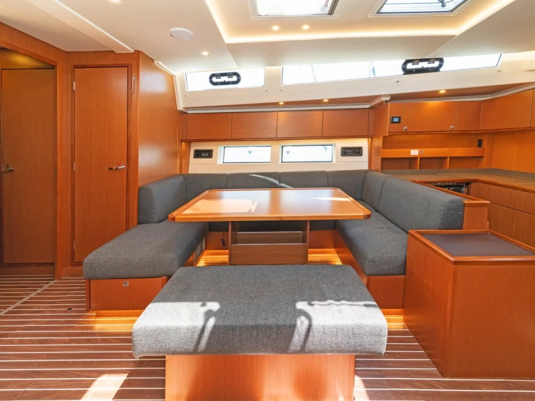 Charter a Bavaria Bavaria C57 in Alimos on Samboat