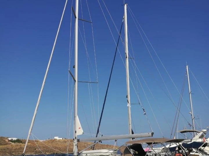 Sailboat to hire Alimos at the best price