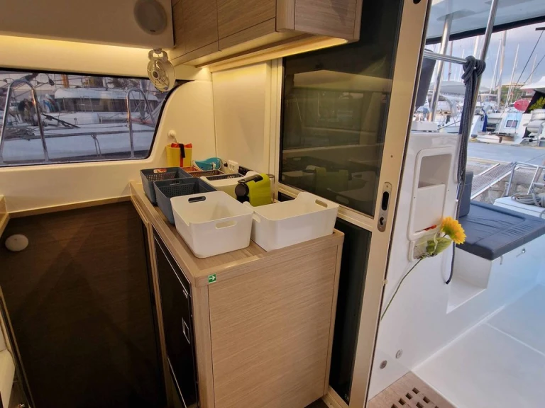 Yacht charter Alimos - Lagoon Lagoon 40 on SamBoat