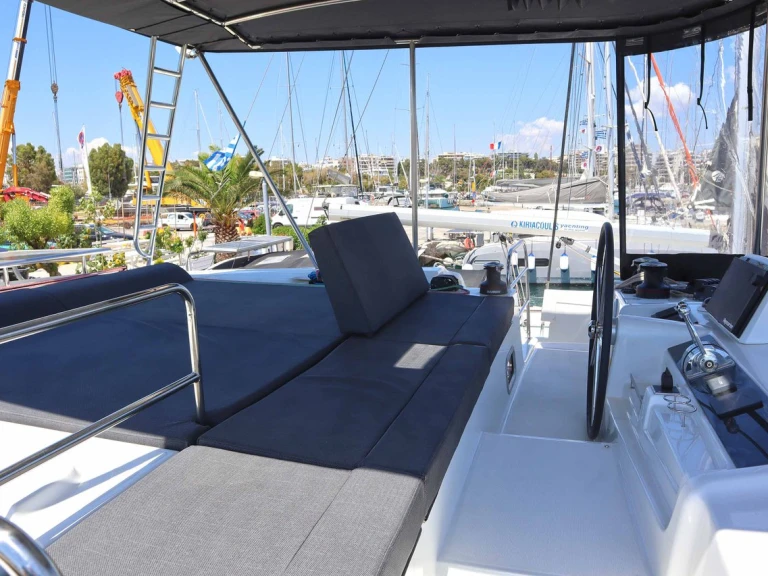 Hire Catamaran Lagoon with a boat licence
