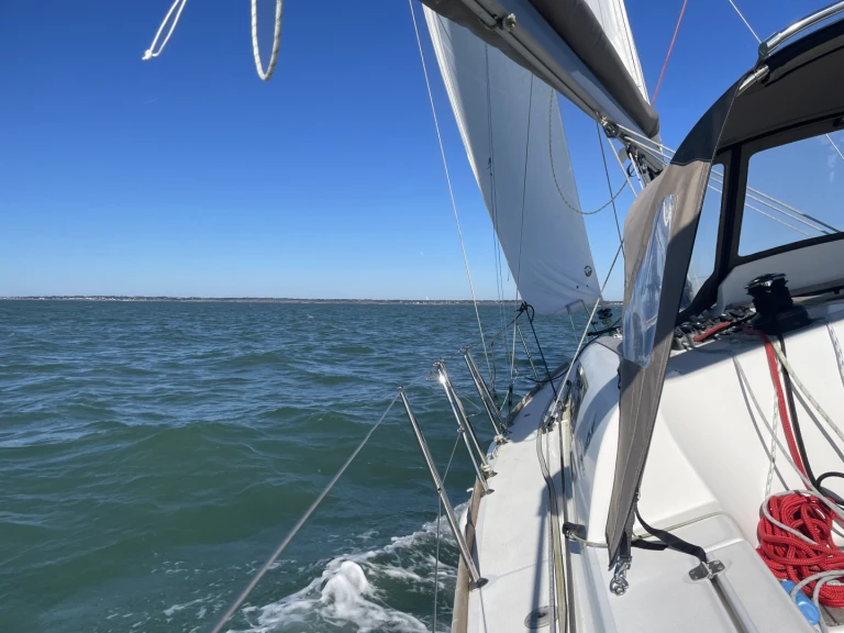 Yacht hire Pornic cheap Sun Odyssey 33i