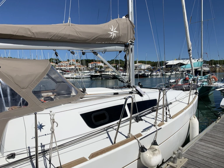 Sailboat hire in Pornic - Jeanneau Sun Odyssey 33i