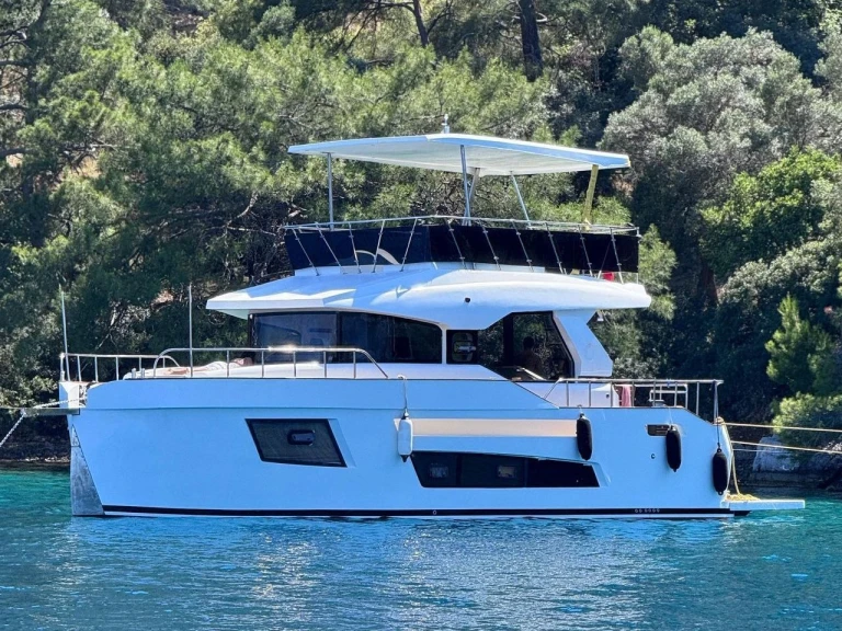 Motorboat to hire Göcek at the best price