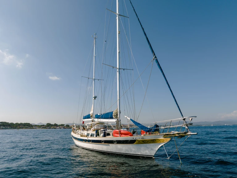 Yacht hire Hyères cheap Scorpio 72