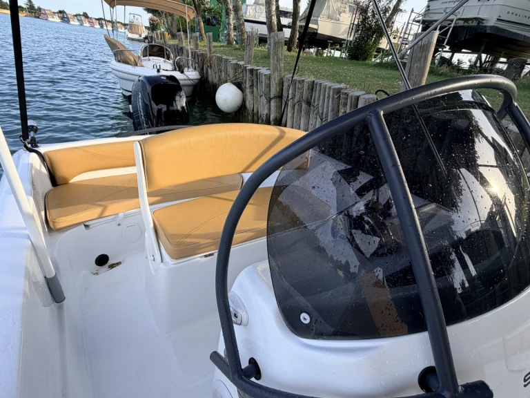 Motorboat hire in Bevazzana - Ranieri Shark 19