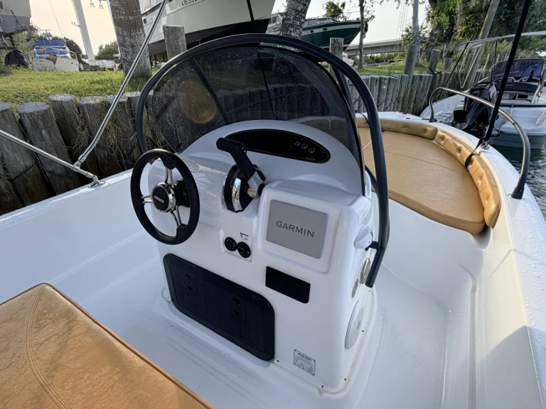 Charter a Ranieri Shark 19 in Bevazzana on Samboat