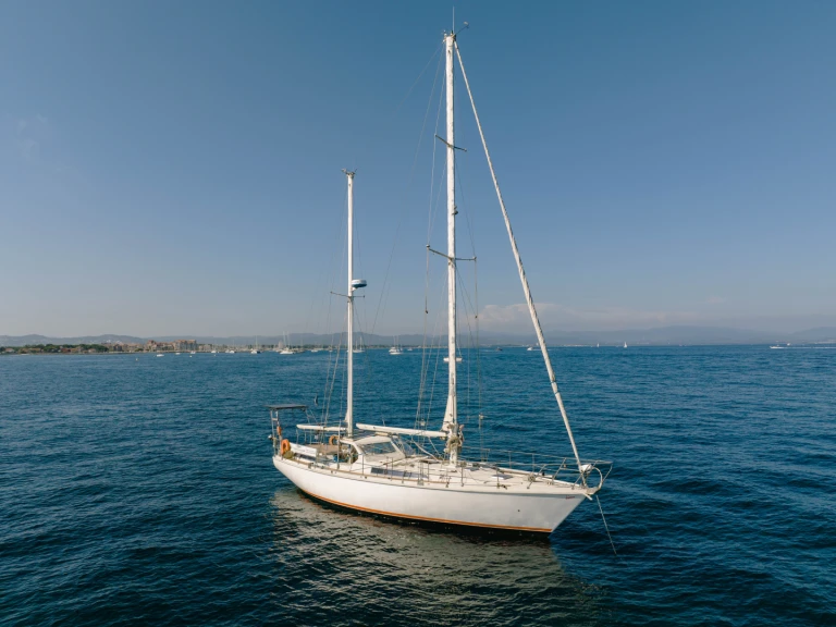 Hire Sailboat Amel with a boat licence