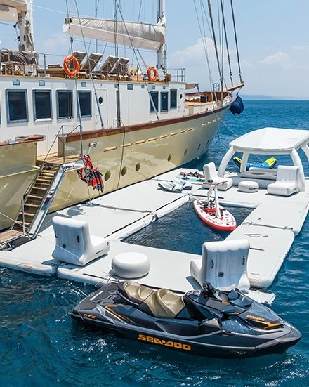 Motorboat to hire Göcek at the best price
