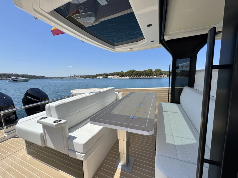 Saxdor SAXDOR 400 GTS charter bareboat or skippered in  Mahon Port