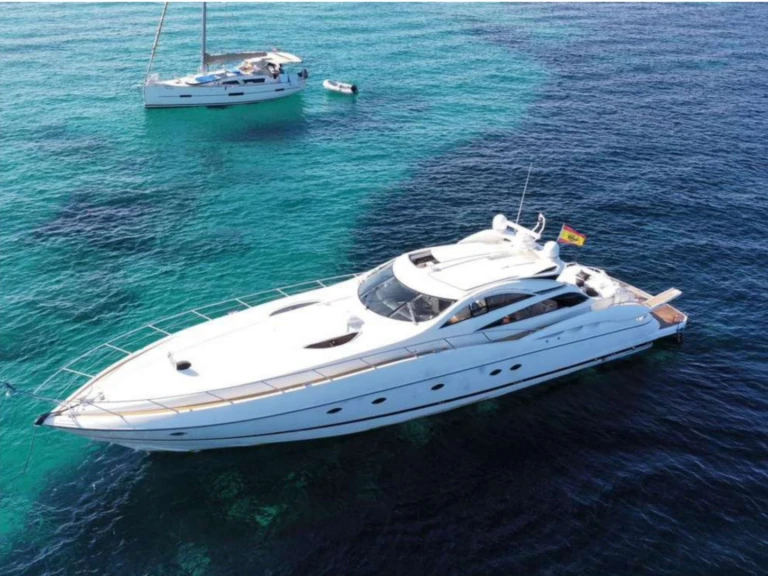 Hire Luxury Yacht Sunseeker with a boat licence
