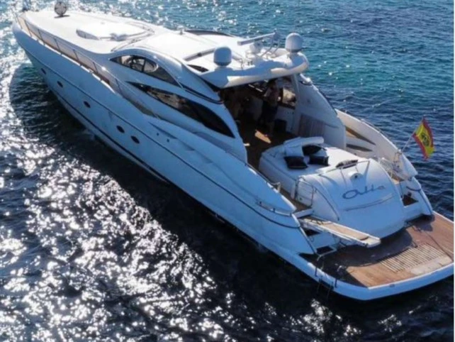 Luxury Yacht to hire Roses at the best price