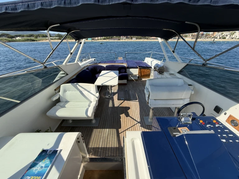 Hire Motorboat Technomarine with a boat licence