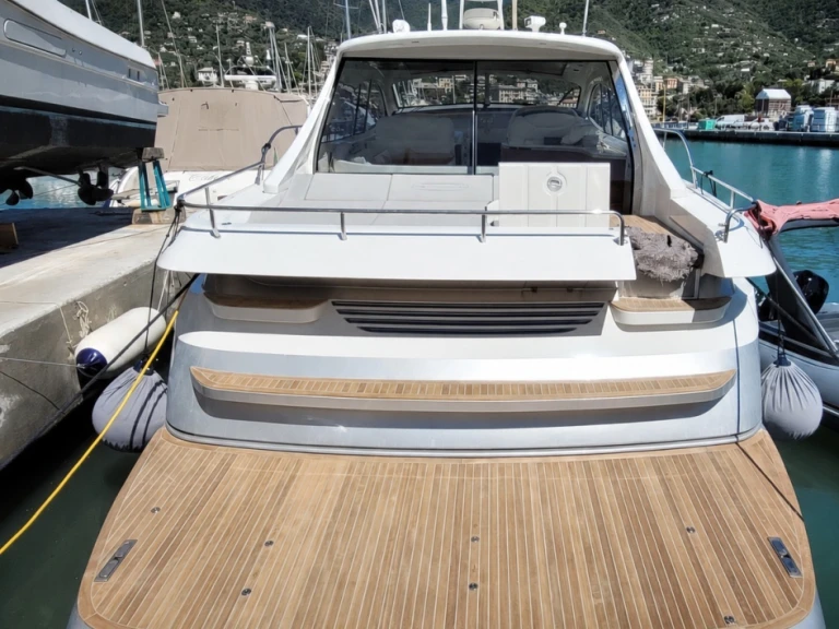 Charter a Pershing Pershing 65 in Portofino on Samboat