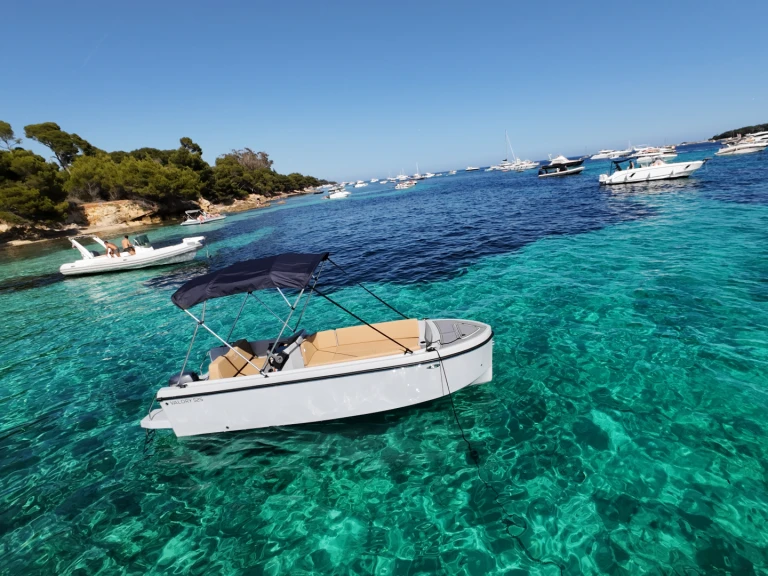 Yacht hire Mandelieu-la-Napoule cheap BlueWater 170