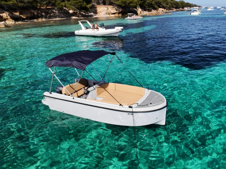 Yacht charter Mandelieu-la-Napoule - Poseidon BlueWater 170 on SamBoat