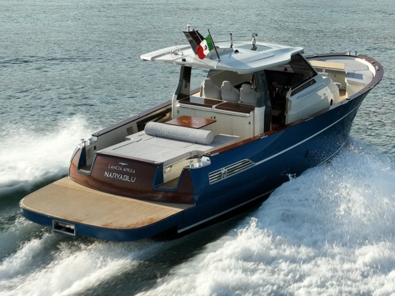 Hire Motorboat Lancia Aprea with a boat licence