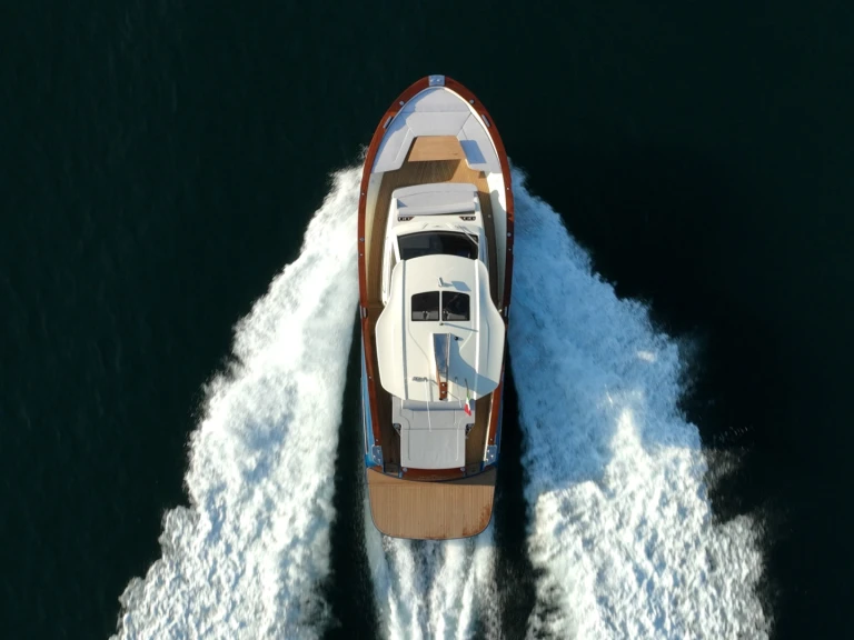 Motorboat to hire Sorrento at the best price