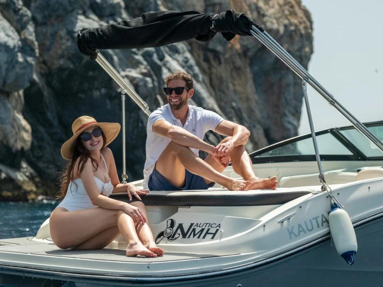 Yacht hire La Herradura cheap SPX 190