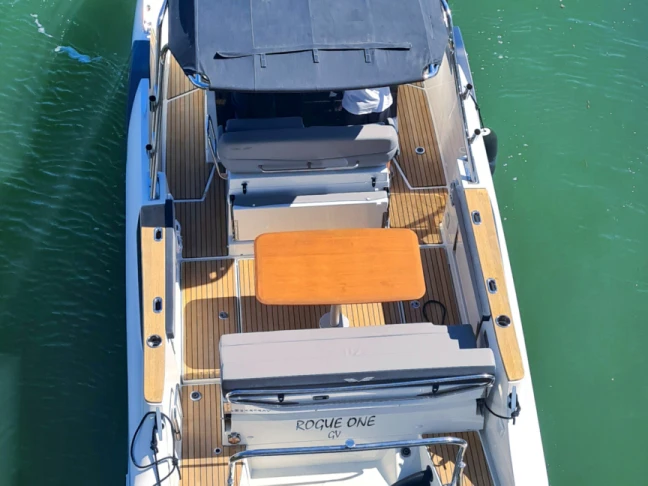 Yacht hire Saint-Raphaël cheap Flyer 8.8 SUNdeck