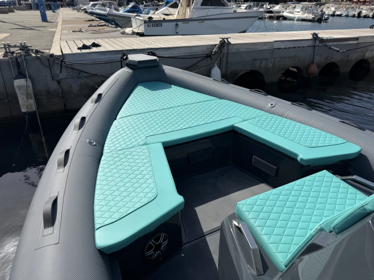 Yacht hire Porto Pollo cheap Force 8