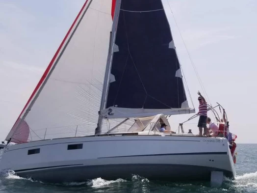 Hire Sailboat Bénéteau with a boat licence