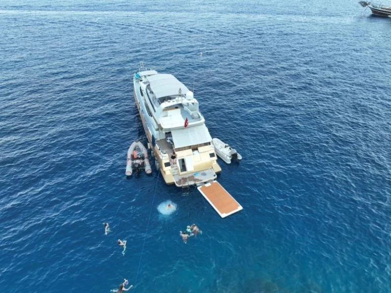 Motorboat to hire Göcek at the best price