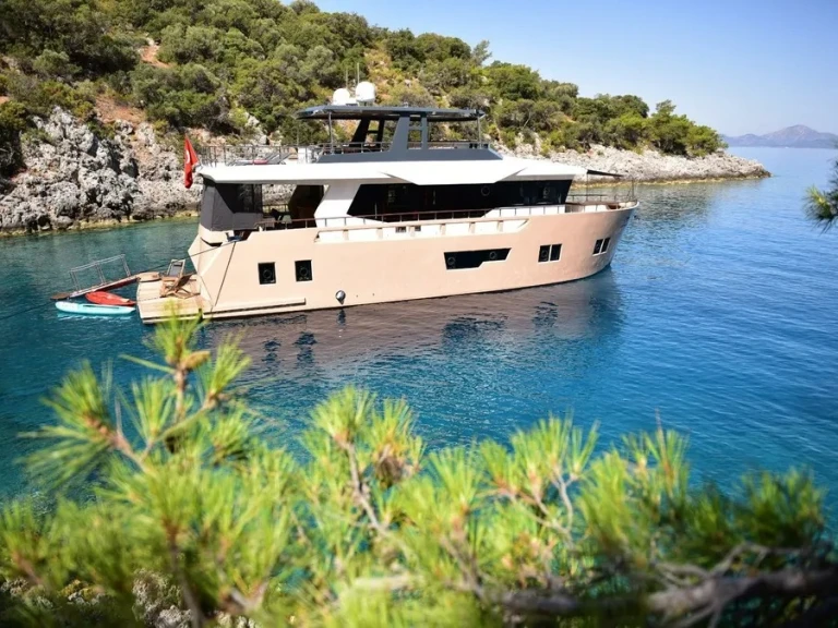 Motorboat to hire Göcek at the best price