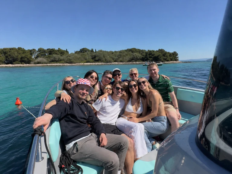 Hire Motorboat with or without skipper Jeanneau Split