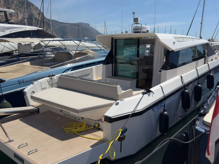 Yacht charter Beaulieu-sur-Mer - delta 48 on SamBoat